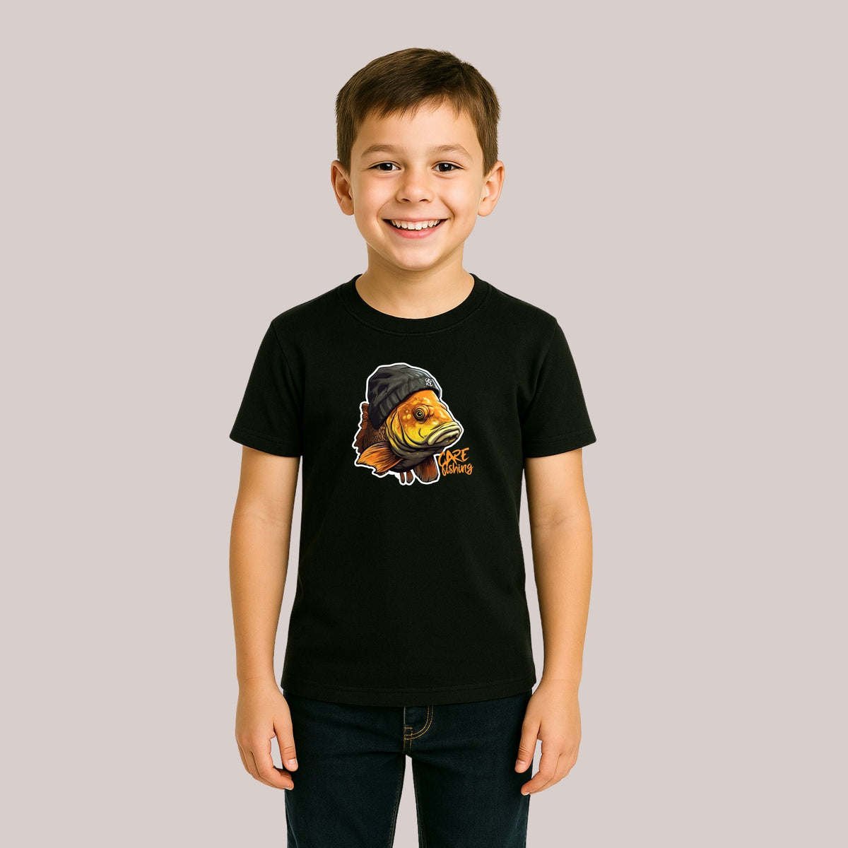 Carp Hat Kids Shirt mit Karpfenmotiv – Produktansicht 1
