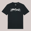 Schwarzes T-Shirt mit weißem Zander-Graffiti-Schriftzug von CARE – perfekt für Zanderangler