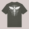 Khaki Unisex-T-Shirt mit weißem Rückenprint einer stilisierten Libelle in geometrischem Rahmen, umgeben von Angelmotiven wie Blei, Boilie und Haken – CARE-Schriftzug integriert